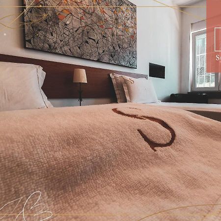 Yellow Suites كاسكايس المظهر الخارجي الصورة